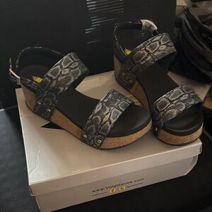 Volatile Black and Gray Snake Print Platform Sandals new in box